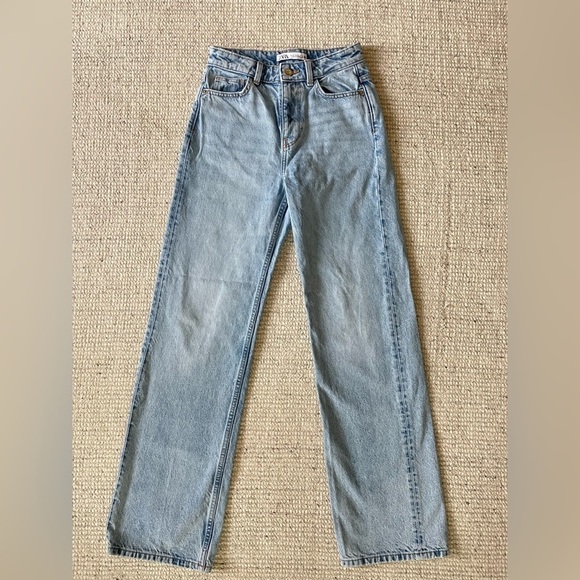 Zara High Waisted Straight Leg Jeans in Light Wash - Picture 4 of 11